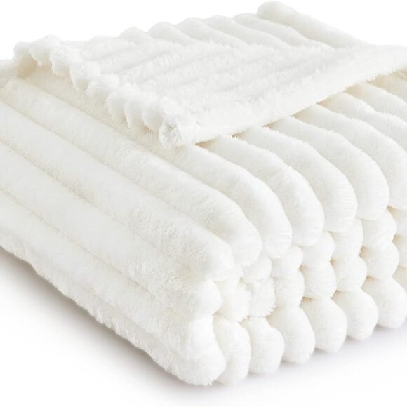 Nothing better  than a Fluffy LUXURIOUS Blanket for You and a X-MAS GIFT!!! - Picture 1 of 5